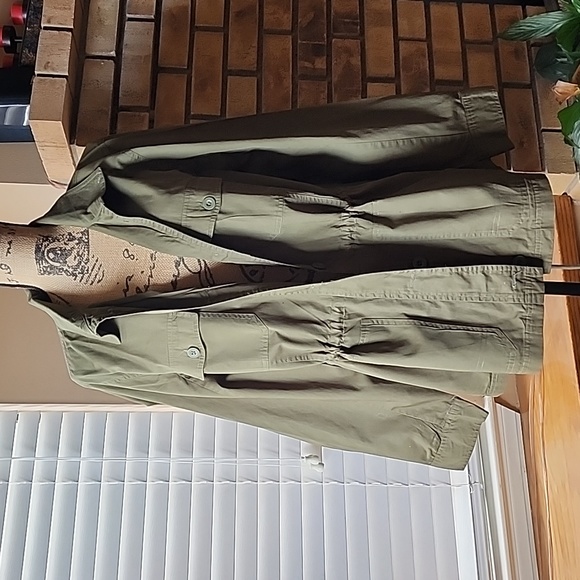 Army Green Light weight Jacket (Like New Condition) - Picture 2 of 12